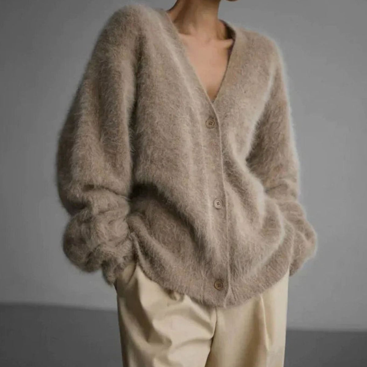 Oversized pluizig damesvest met V-hals en knopen