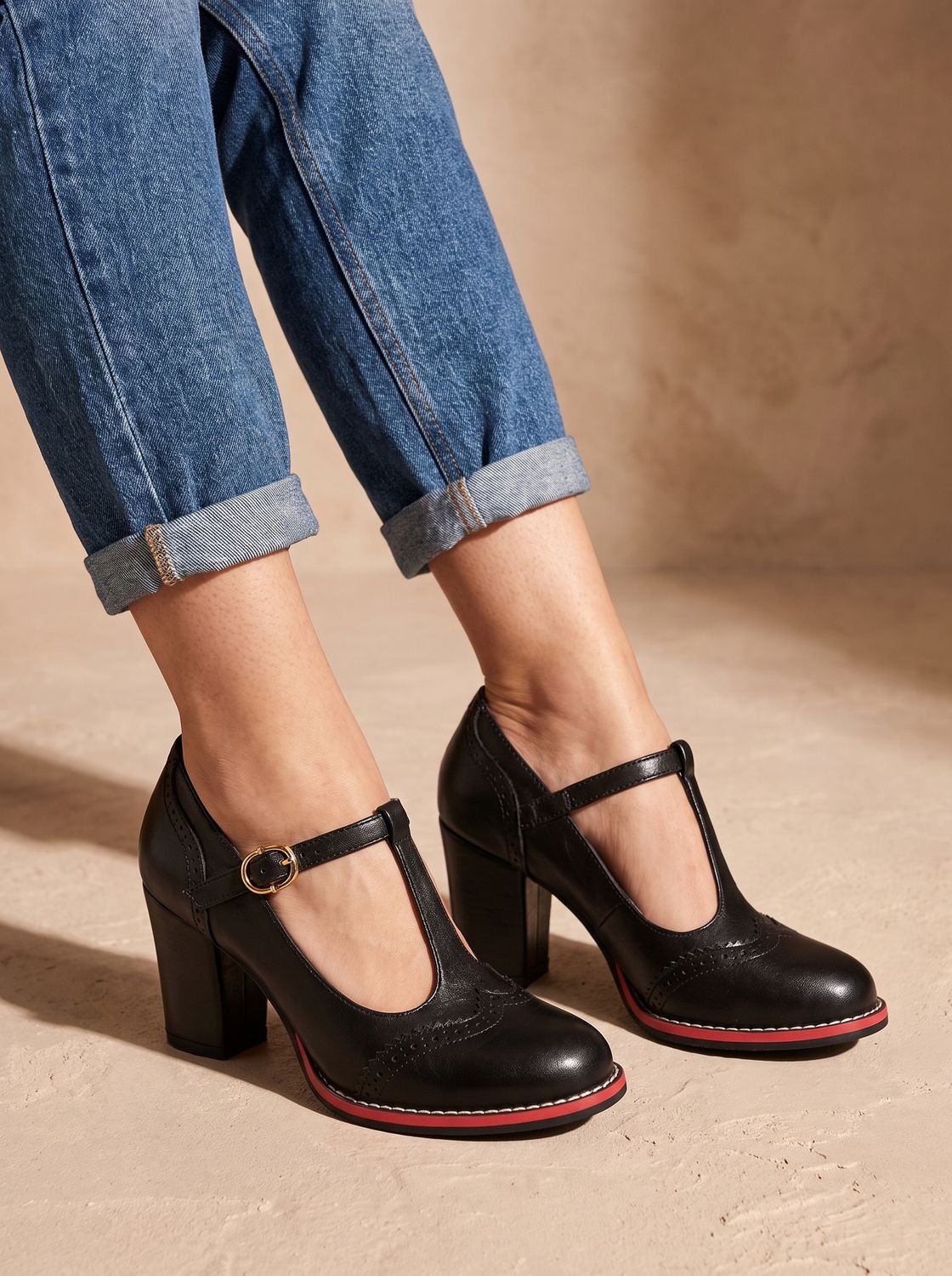 Retro brogue pumps met T-band en blokhak voor dames