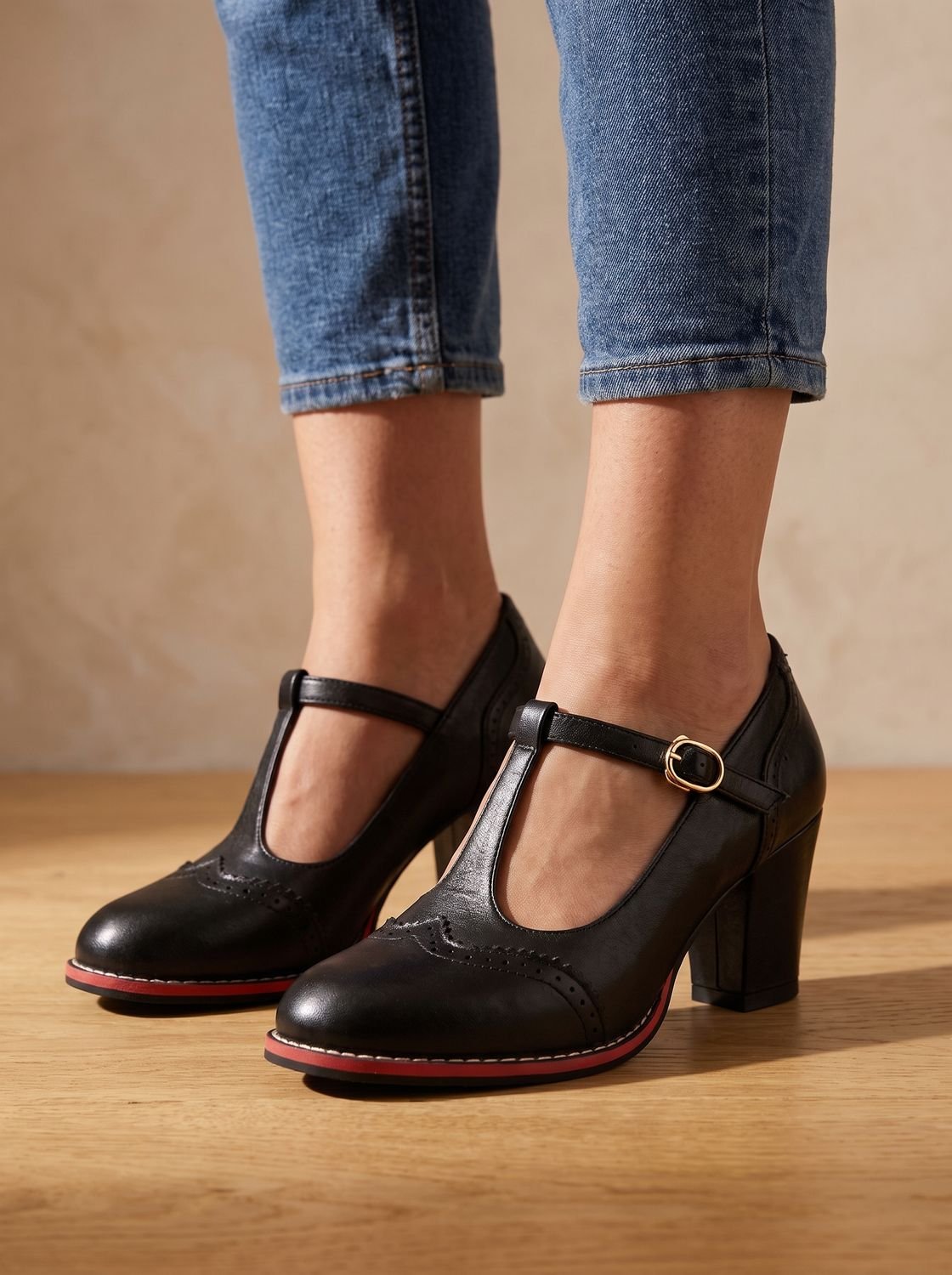 Retro brogue pumps met T-band en blokhak voor dames