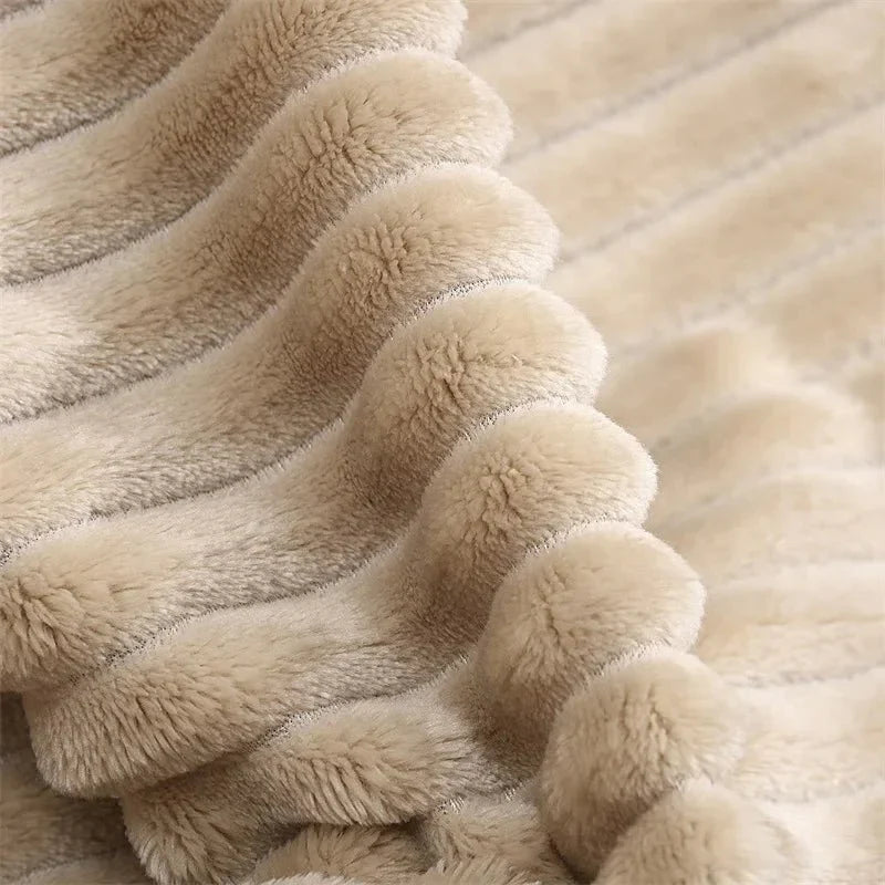 STRIPEWARM – Brede Flanellen Fleece Deken met Streep Patroon