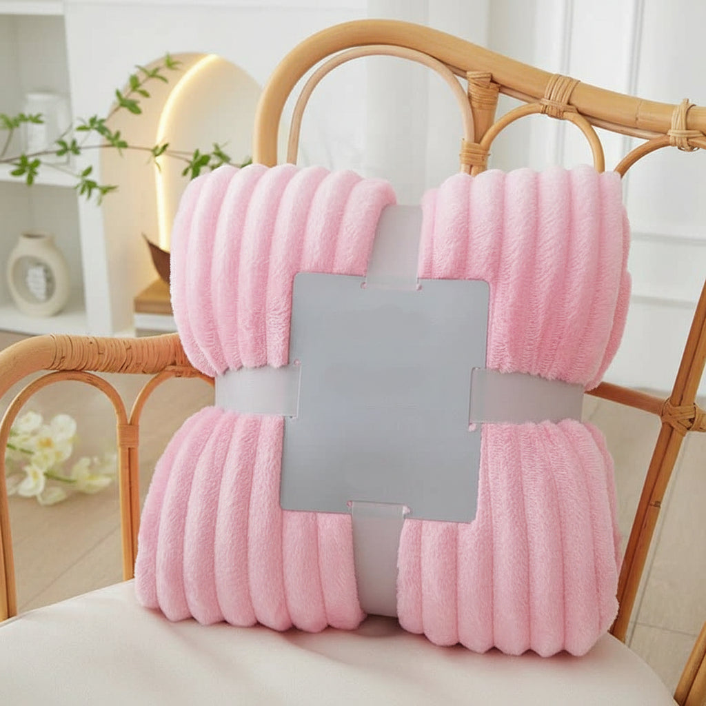 STRIPEWARM – Brede Flanellen Fleece Deken met Streep Patroon