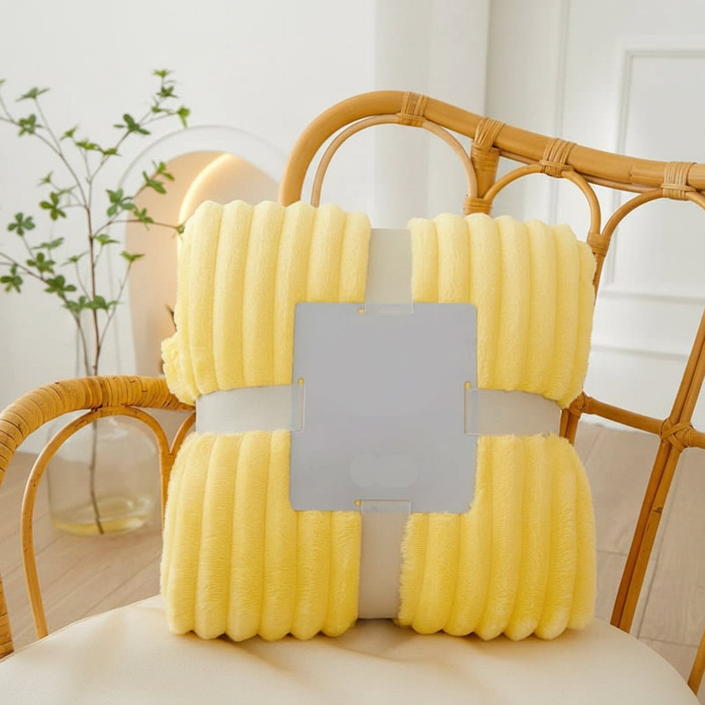 STRIPEWARM – Brede Flanellen Fleece Deken met Streep Patroon
