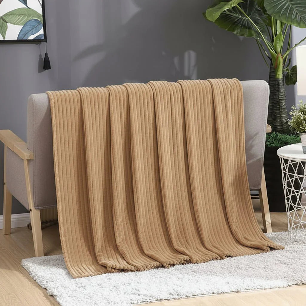STRIPEWARM – Brede Flanellen Fleece Deken met Streep Patroon