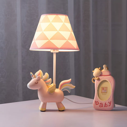 Tafellamp met eenhoorn van hars voor de kinderkamer