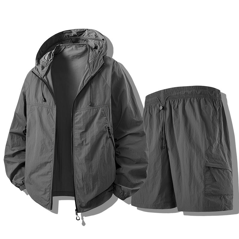 Weerbestendig functioneel jasje voor heren met lichtgewicht shorts