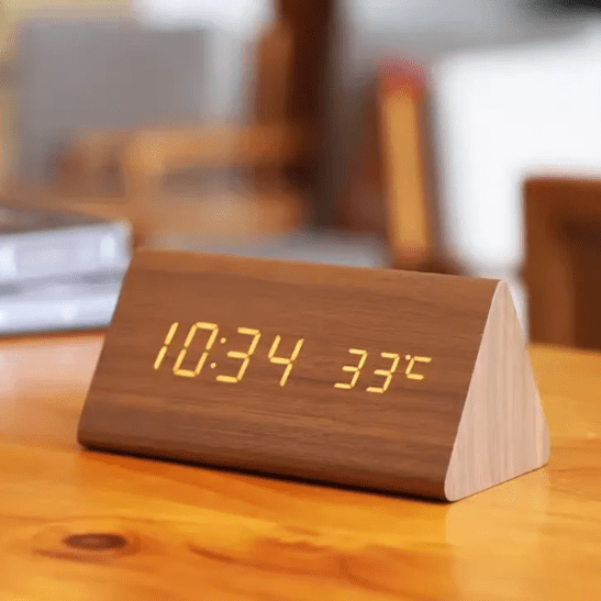 WOODSENSE – LED Houten Klok met Stemcontrole voor Stijlvolle Tijdweergave