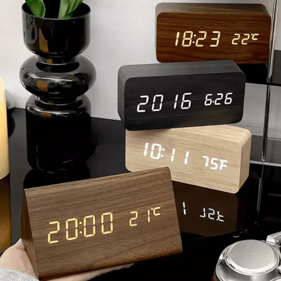 WOODSENSE – LED Houten Klok met Stemcontrole voor Stijlvolle Tijdweergave